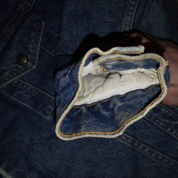 Vintage Levi's Blue Denim Jacket with Sherpa Lining - Picture 6 of 10